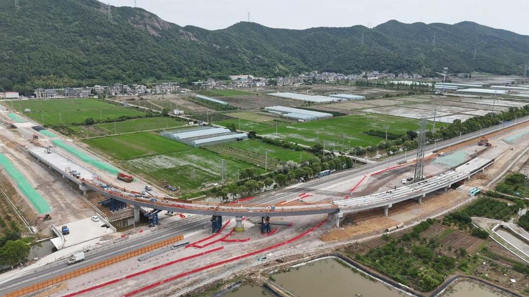 祝賀G527石浦至長街段(岳井洋大橋及接線)UHPC鋼橋面鋪裝施工圓滿完工！